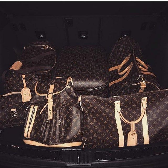 the travel bag louis vuitton seen on the account Instagram of Wiss K7