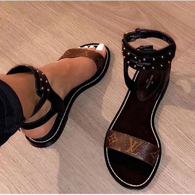 sandals louis vuitton views on the account instagram of Wiss K7