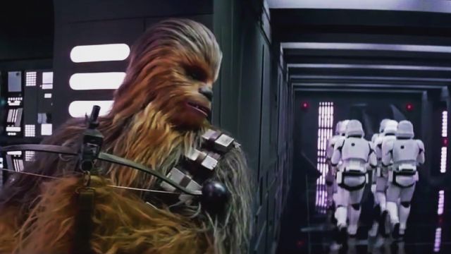 La réplique du costume de Chewbacca (Peter Mayhew) dans Star wars VII : Le réveil de la Force