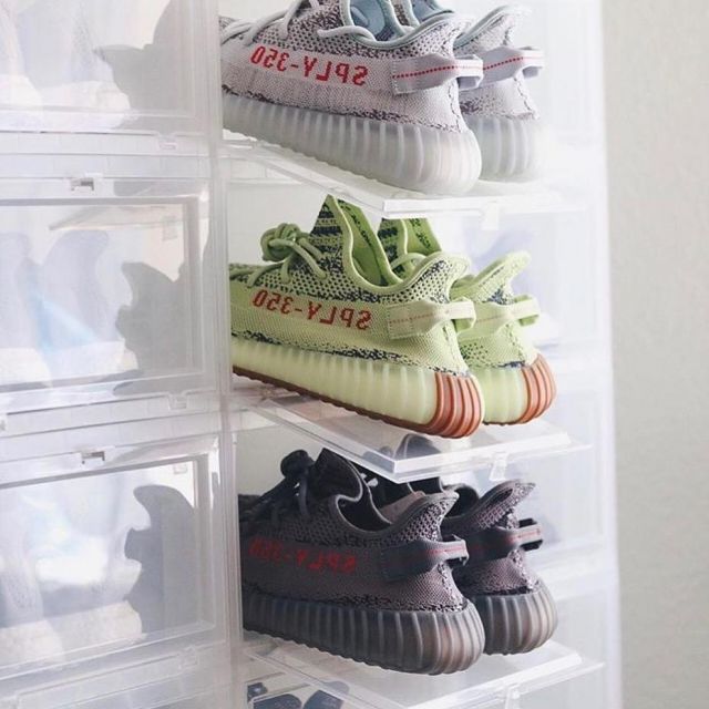 Les Yeezy Boost 350 V2 jaune sur le compte Instagram @yeezyboosts