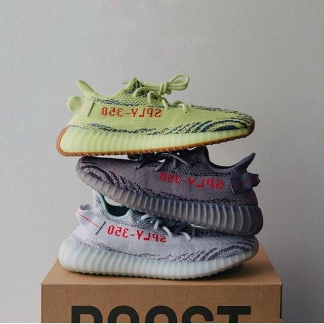 Les Yeezy Boost 350 V2 gris sur le compte Instagram @yeezyboosts