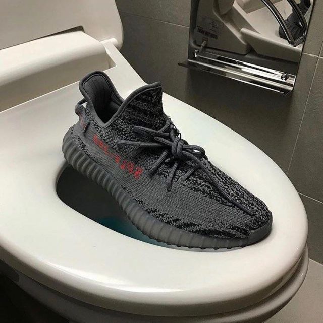 The Yeezy Boost 350 V2 gray on the account Instagram @yeezyboosts