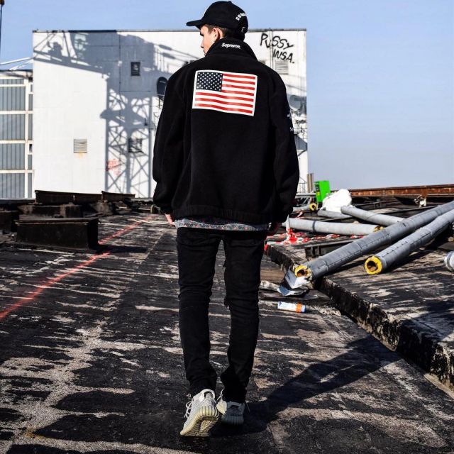 Les Yeezy 350 Moonrock que porte l'influenceur Hyped Jason sur son Instagram