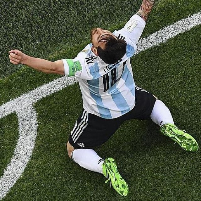 The official shirt of Argentina carried by Messi on the account Instagram  of Adidas | Spotern