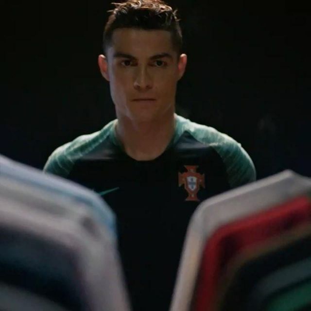 Le maillot du Portugal que porte Cristiano Ronaldo sur son compte Instagram