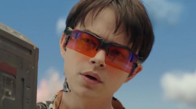 Sunglasses red Valérian (Dane DeHaan) in Valérian and the City of ten thousand planets
