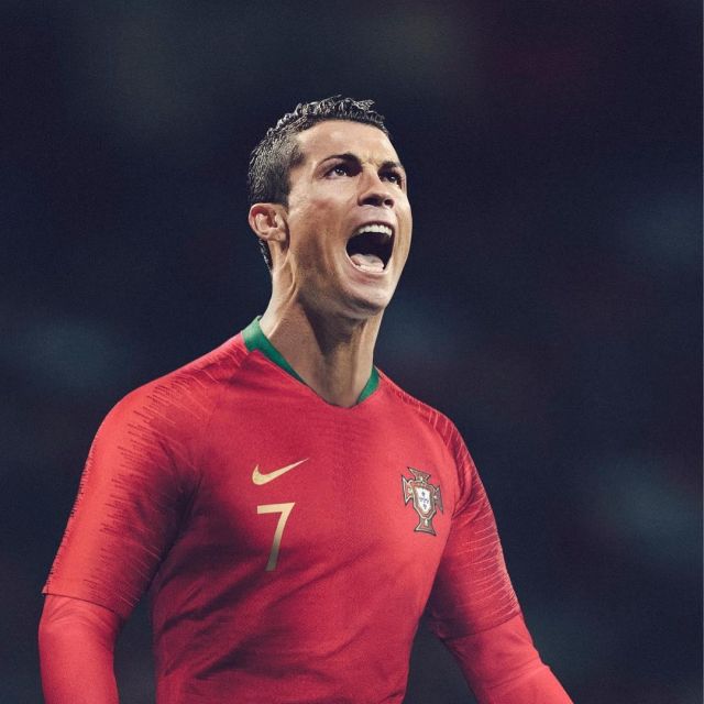 red jersey worn by Cristiano Ronaldo 