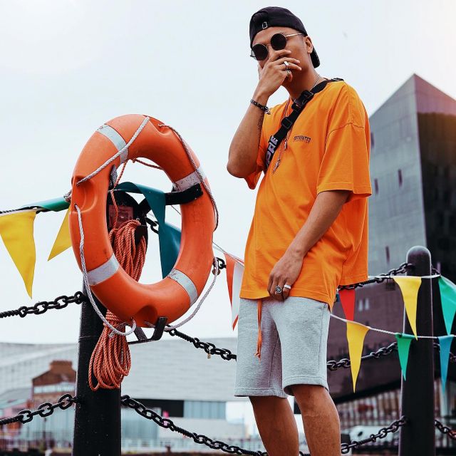 Le t-shirt orange Balenciaga que porte l'influenceur John Melchico-Bronx sur son Instagram