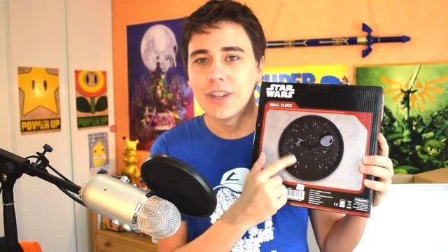 The clock of Star wars in the youtube video the best unboxing of my lifetime of Farod