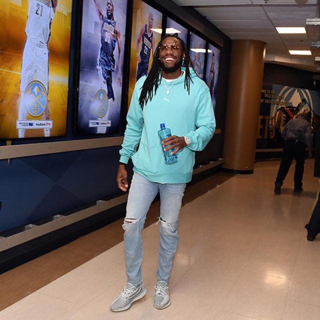 The pair of Yeezy boost v2 350 "blue" worn by Kenneth Faried on his post Instagram