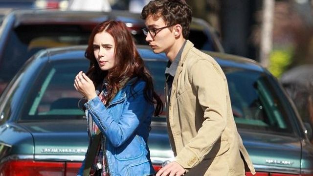 Blue jacket of Clary (Lily Collins) in The Mortal Instruments