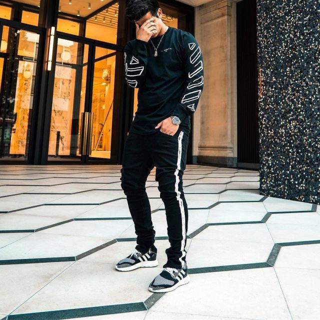 Les sneakers Adidad Y-3 pureboost vus sur le compte Instagram de Ari Petrou