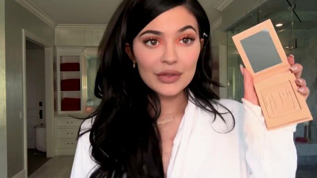 The illuminator salted caramel Kykie Cosmetics in the video Kylie Jenner''s guide to lips , brows, confidence Vogue
