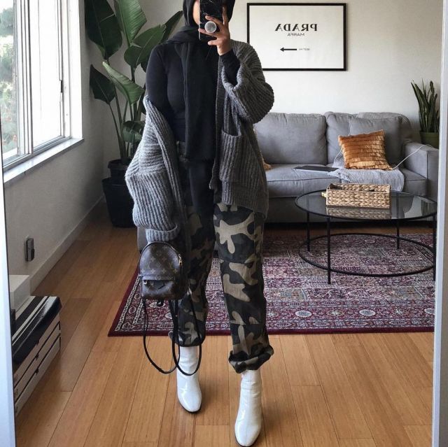 Les bottines blanches vernies Urban Outfitters portées par Shahd Batal sur son compte Instagram