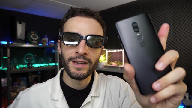 The smartphone OnePlus 6 in the YouTube video THIS TELEPHONE IS MORE INTELLIGENT THAN US ? True or False #76, Dr Nozman