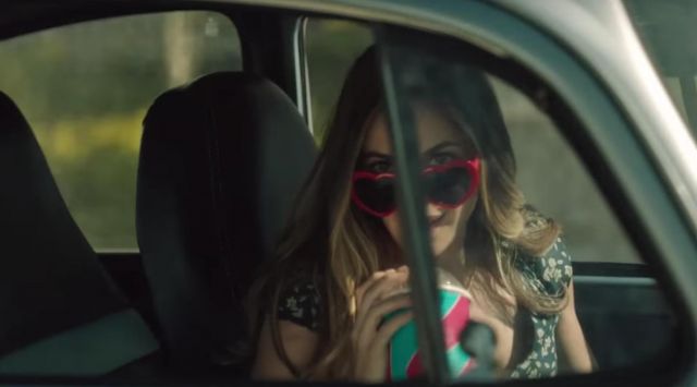 Sunglasses heart oversize red Miss Grundy (Sarah Habel) in Riverdale S01E01