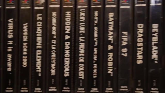 game ps1 Mortal Kombat: Special Forces seen in a Player of the attic - The visitors / Asterix versus Caesar - PSX Player from the attic