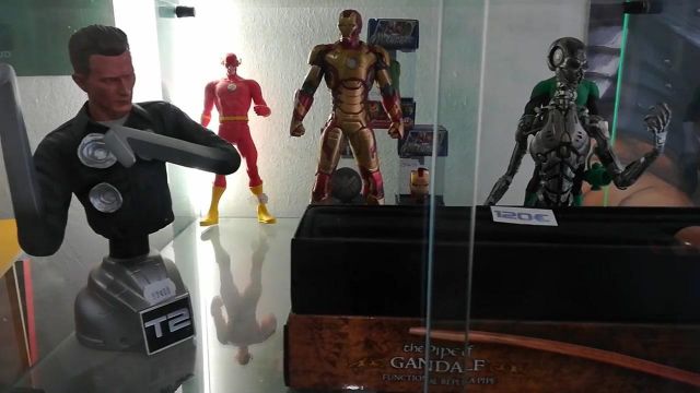 figurine T-1000 Terminator 2-seen in BOUTIQUES GEEK IN AIX-en-PROVENCE ? #VLOG of The chain of the geek