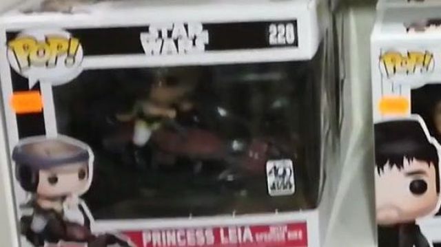 funko pop Princess Leia seen in SHOPS GEEK IN AIX-en-PROVENCE ? #VLOG of The chain of the geek