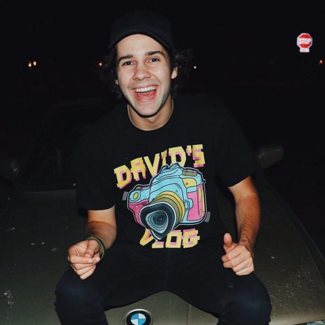 Camiseta vlog de David Dobrik en su cuenta de Instagram