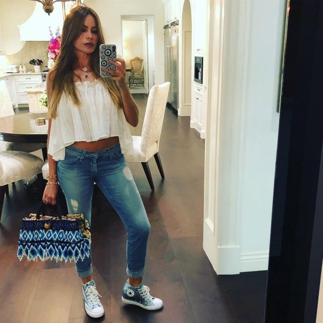 The wedge sneaker blue metallic Converse of Sofia Vergara on his account  Instagram | Spotern