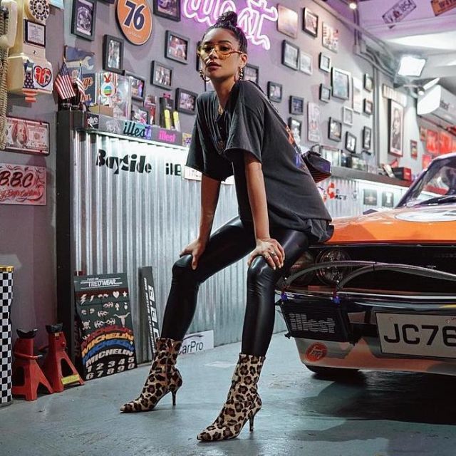 The high boots leopard-print of Shay Mitchell on his account Instagram