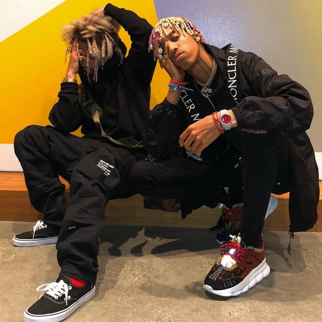 The sneakers Versace of Ayo on his account Instagram