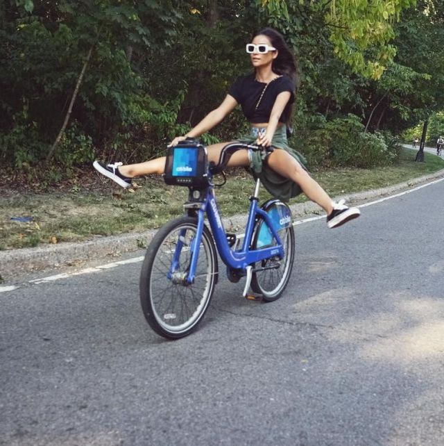 Sneakers Vans Shay Mitchell on his account Instagram