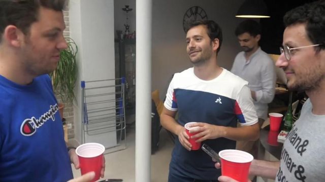 Le T-Shirt tricolore Ugo Le Coq Sportif de Pierre Croce porté dans sa vidéo "Les 9 meilleurs jeux à faire en soirée"