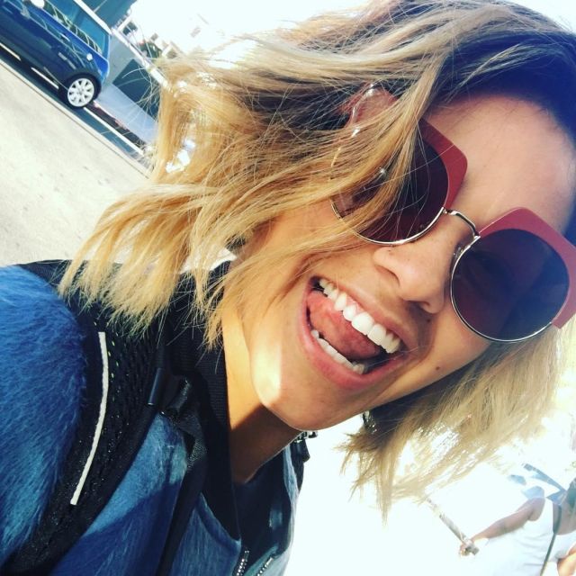Sunglasses red vintage style Gina Rodriguez on his account Instagram