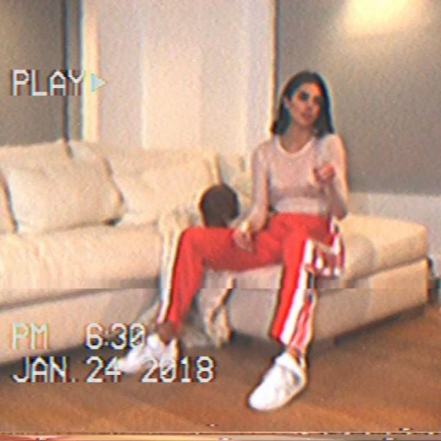 Los pantalones de chándal rojos originales de Adidas usados por Kendall Jenner en su publicación de Instagram