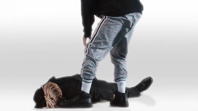 The tracksuit pants Hollister of XXXTENTACION in her video clip Sad!