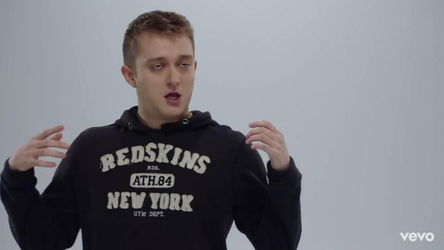 Le sweatshirt Redskins porté par Vald dans son clip Désaccordé