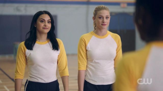 The t-shirt of River Vixens, the cheerleaders worn by Veronica Lodge (Camila Mendes) and Betty Cooper (Lili Reinhart) in Riverdale S01E01