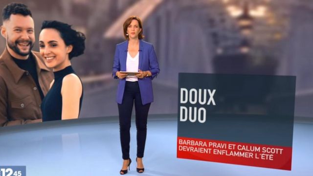 The blazer blue linen Nathalie Renoux in The 12:45 to M6 of the 07/07/2018