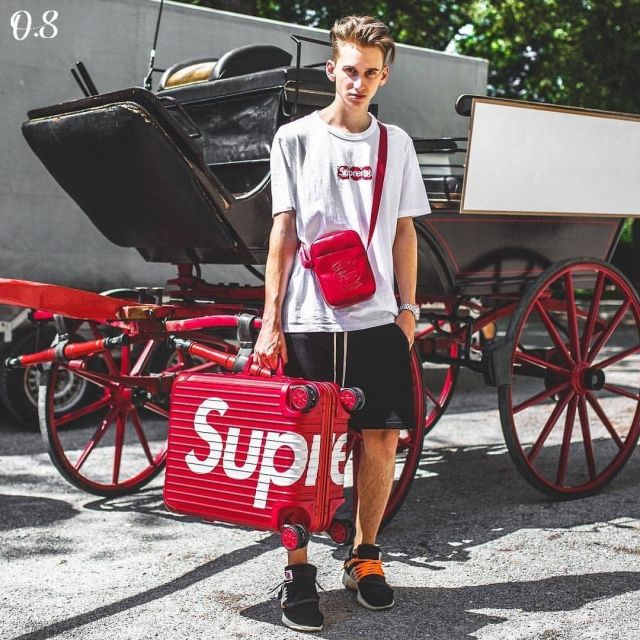 The suitcase Supreme on the post instagram of outfitsociety