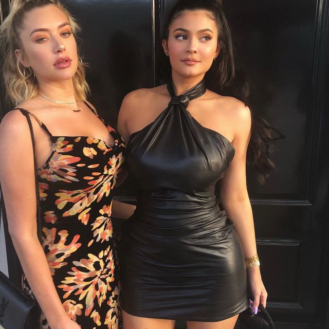 The leather dress worn by Kylie Jenner on his account Instagram