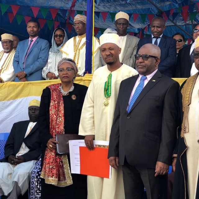 Eyeglasses style Clubmaster views on the account Instagram of Soprano during the ceremony of the 43eme festival of the independence of the Comoros