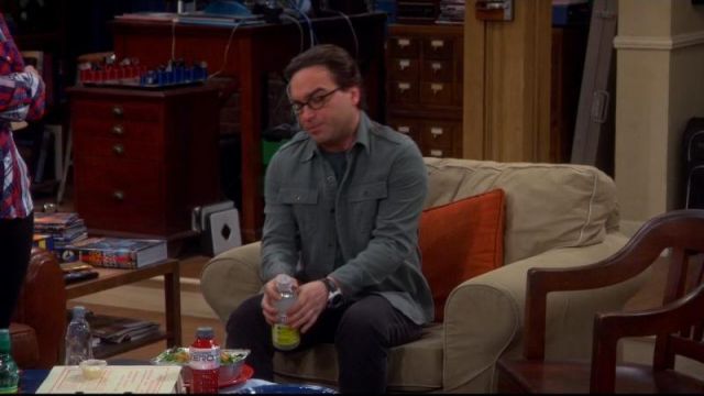 Powerade Zero juice bottle drunk by Leonard Hofstadter (Johnny Galecki) as seen in The Big Bang Theory S08E19
