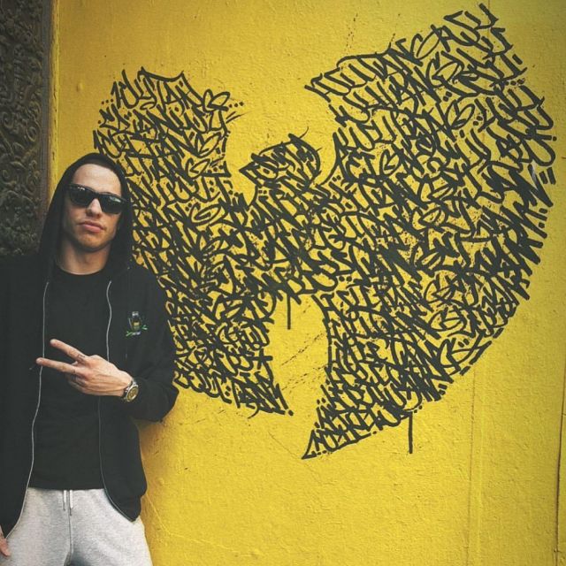 Sunglasses Ray-Ban Wayfarer worn by Pete Davidson on his account Instagram