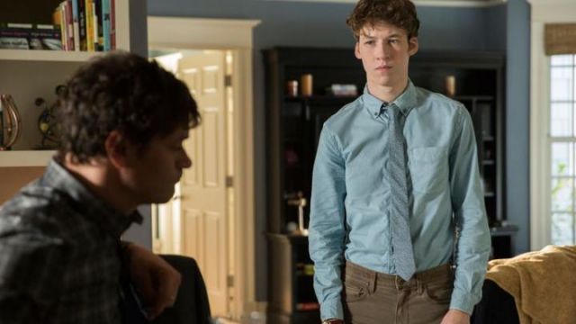 The shirt sky blue Tyler Down (Devin Druid) in 13 Reasons Why S02E01
