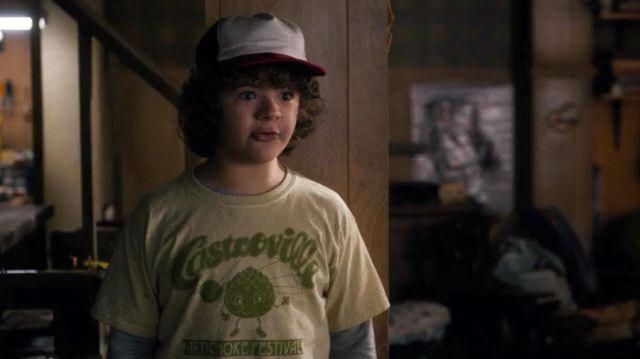 The t-shirt Castroville from Dustin Henderson (Gaten Matarazzo) in Stranger Things Season 1 Episode 1