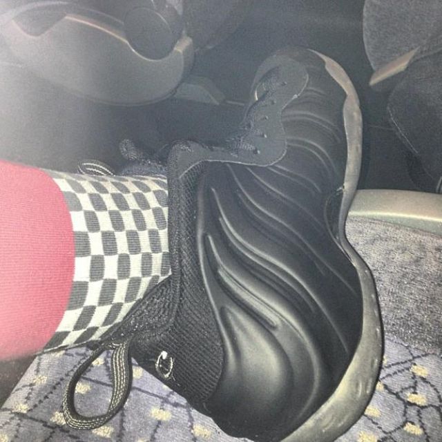 Baskets Nike Air Foamposite One "stealth" porté par Anthony Davis sur son Instagram compte