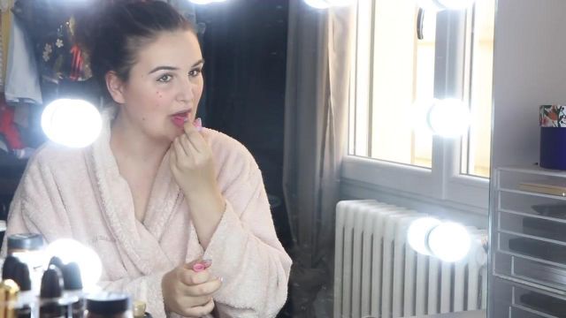 Pep-Start™ Perfector Balm Tinted Lip Of Clinique de Léa Coffrant (I'm not pretty) en su video de youtube "Get Ready Mom & Baby"