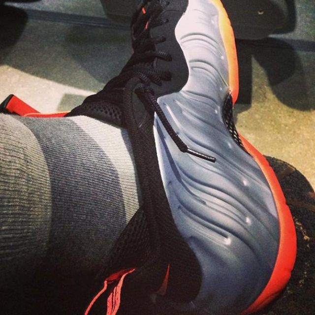 The pair Nike Air Foamposite Pro "crimson" worn by Anthony Davis on his account Instagram