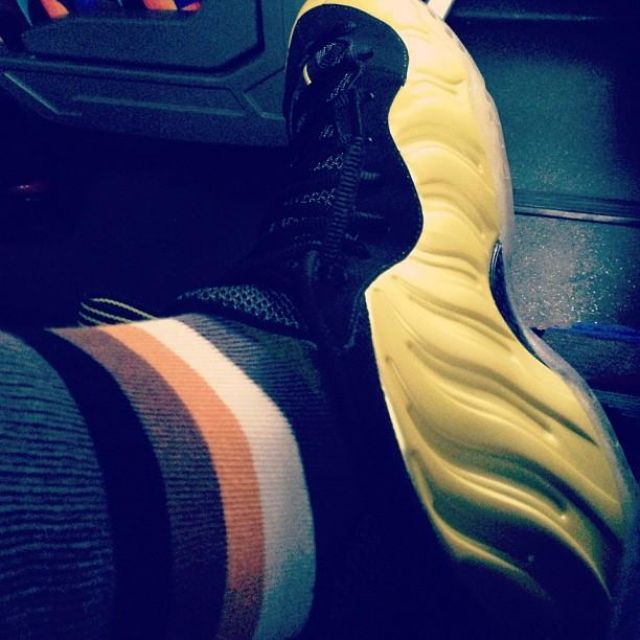 The pair Nike Air Foamposite One "electrolime"worn by Anthony Davis on his account Instagram