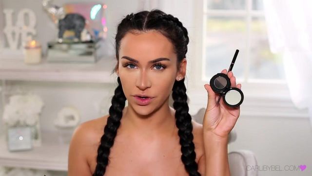 Brow Powder Duo Anastasia Beverly Hills Carli Bybel seen on his youtube "How I contour and highlight"