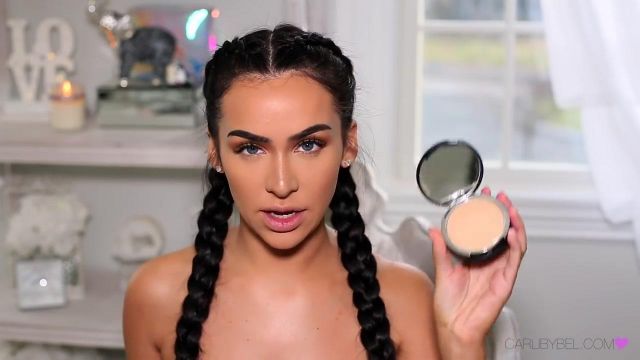 Lock-it powder Kat Von D Carli Bybel seen on his youtube "How I contour and highlight"