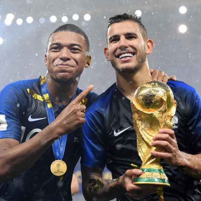 the trophy of the world cup 2018 held by lucas hernandez on his account instagram spotern world cup 2018 held by lucas hernandez