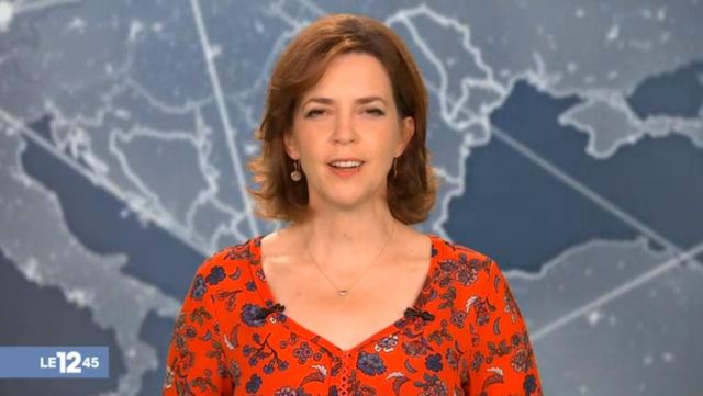 The top floral print of Nathalie Renoux in The 12:45 to M6 of the 15/07/2018